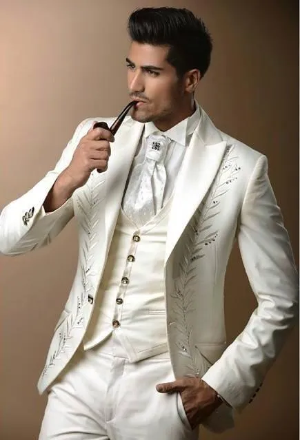 Slim Fit Haft White Groom Tuxedos Mężczyźni Odzież Biznes Garnitury Mężczyzna Party Prom Blazer Garnitury Custom Made (Kurtka + spodnie ++ krawat + kamizelka) No: 178