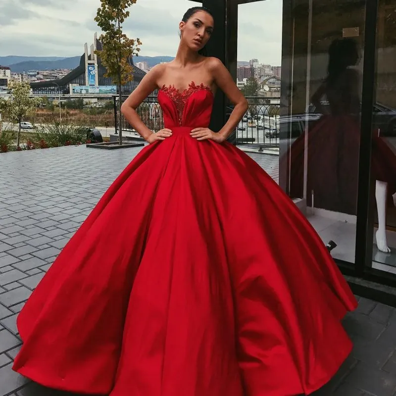 Attractive Red Ball Gown Prom Dresses Beaded Sheer Strapless Neck Party Gowns Vestidos De Fiesta Floor Length Satin Formal Dress