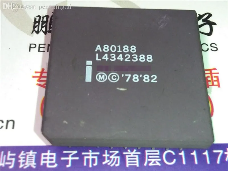 A80188, vintage guld PGA mikroprocessor samla / 188 gammal CPU. 80188 Processor. CPGA-68 PIN / elektroniska komponenter