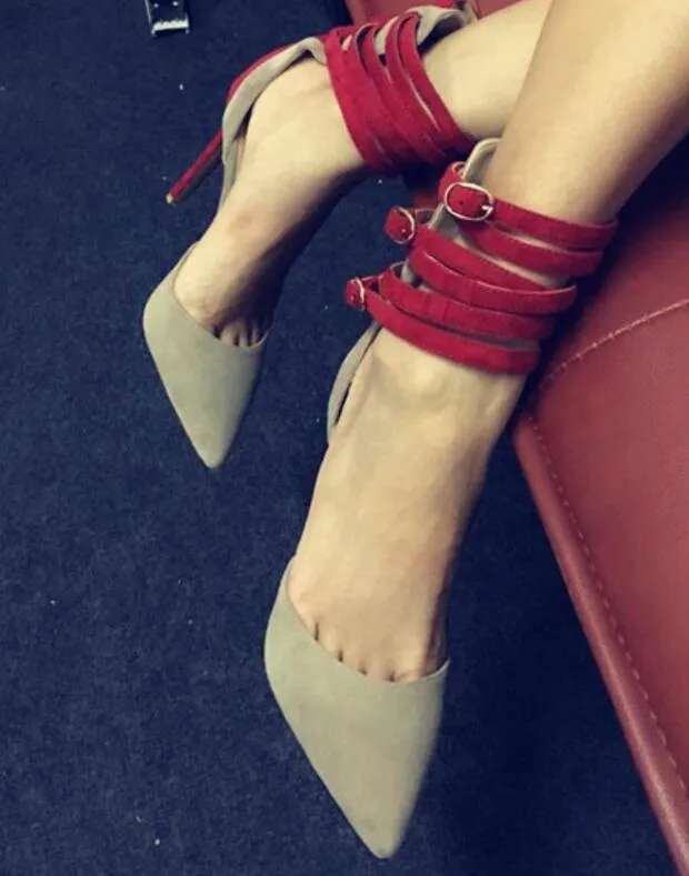 2017 женщины пряжки высокие каблуки смешанные цвета насосы свадебные туфли дамы starppy насосы тонкий каблук Гладиатор сандалии сексуальная точка toe партия обуви
