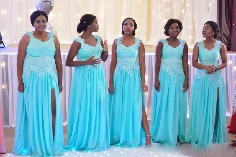 Light Sky Blue Plus Size Chiffon Bridesmaid Dresses Lace Appliques Side Split Maid Of Honor Gowns Cheap Wedding Guest Formal Party Dresses