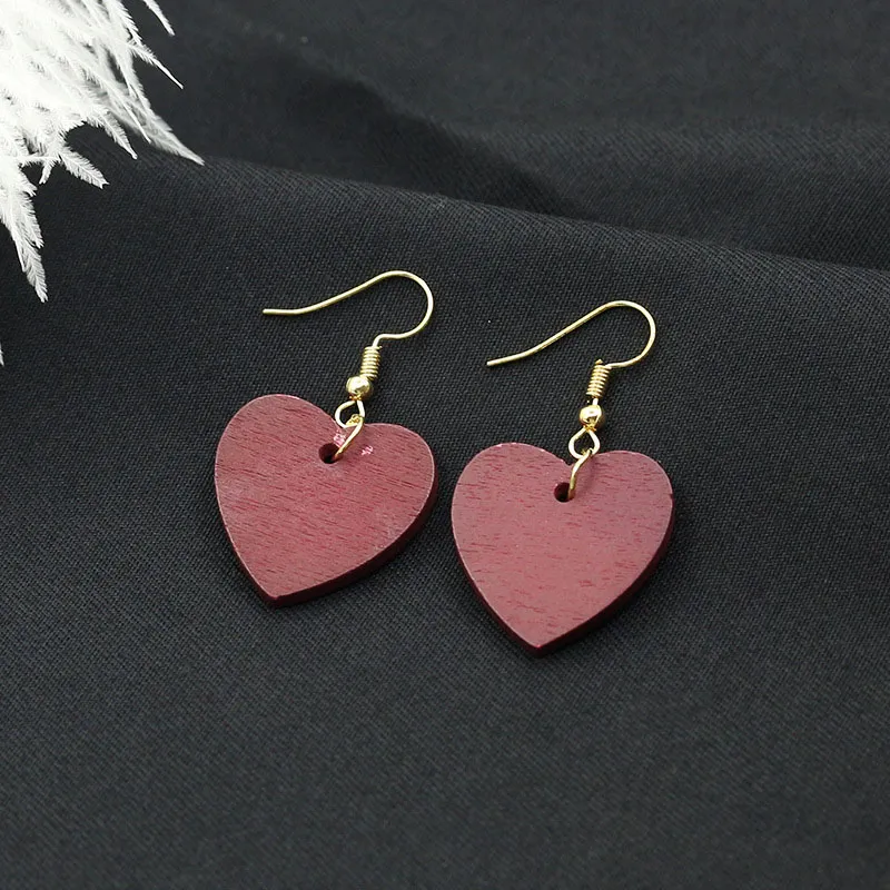 Nouveau coeur en bois coréen avec amoureux boucles d'oreilles pendantes femmes bois vin rouge coeurs clip sur boucles d'oreilles pour dames mode bijoux sexy