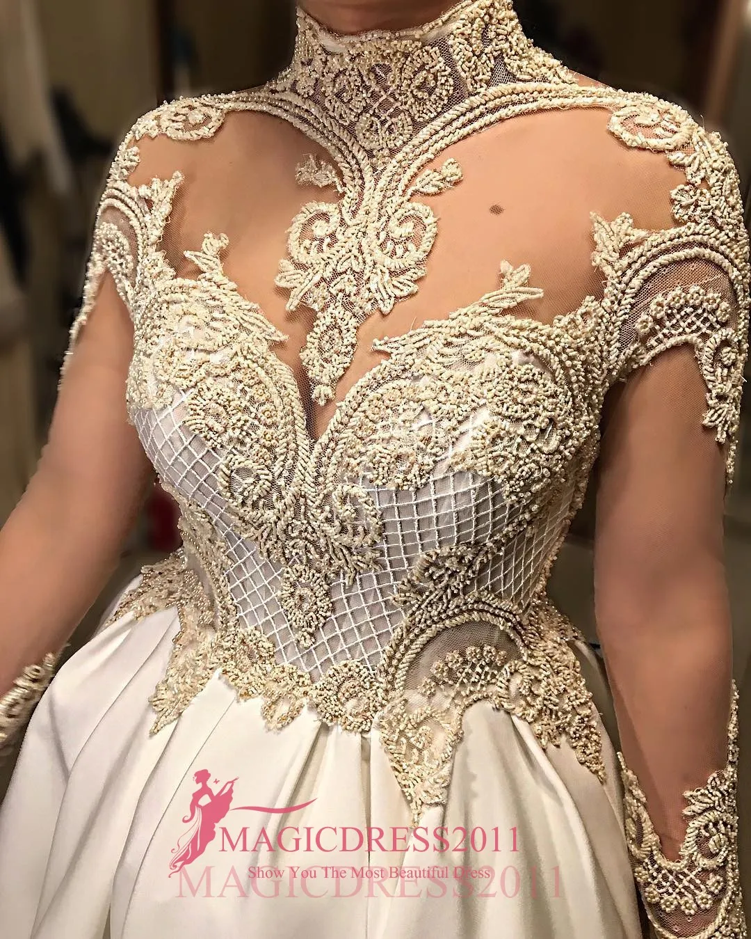 Małe Białe Dresses 2019 Suknia Balowa Wysoka Neck Prom Homecoming Dress Illusion Bodice Długie Rękawy Gold Lace Cocktail Night Club