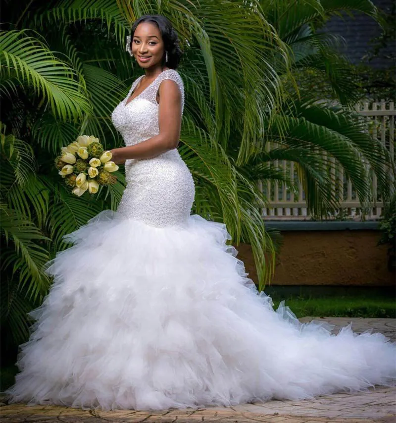 Abiti da sposa a sirena stile africano taglie forti 2020 Abiti da sposa con scollo a V profondo con perline scintillanti Abito da sposa Abiti da sposa per donne nere