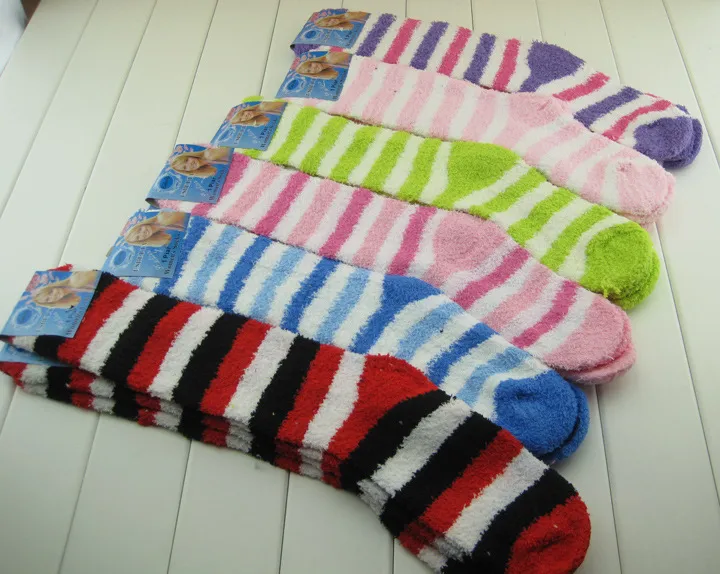 Solid Winter Warm Long Knee Hej Striped Assorted Tjock Mjuk Mysiga Fuzzy Socks / 