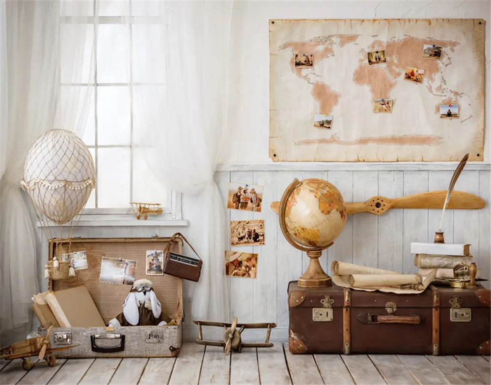 Intérieur Chambre Enfant Studio Fond Bois Planche Plancher Vintage Valises Avion Jouets Mot Carte Fenêtre Rideau Enfants Photographie Décors