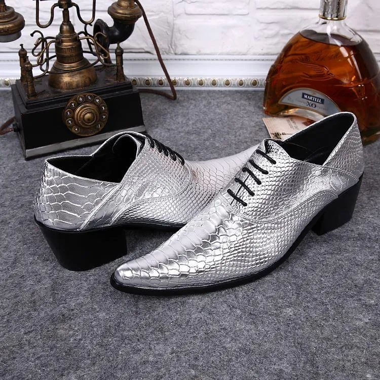 2017 Scarpe eleganti da cerimonia lucide in stile europeo Scarpe oxford con punta a punta da uomo Scarpe eleganti da uomo d'affari bianche da sposa