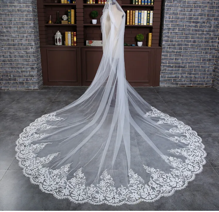 2017 Lusso RoyalCathedral Train 3 metri di lunghezza Veli da sposa Applique Bordo in pizzo con morbido tulle Veli da sposa bianchi matrimonio nobile 1343994