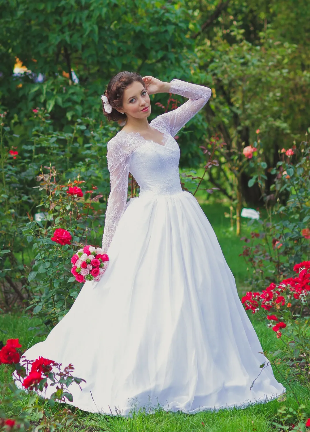 Vintage-Ballkleider, weißes Hochzeitskleid mit Spitzenkorsett, Perlen-Illusion, lange Spitzenärmel, offener Rücken, V-Ausschnitt, Tüllrock, Brautkleid
