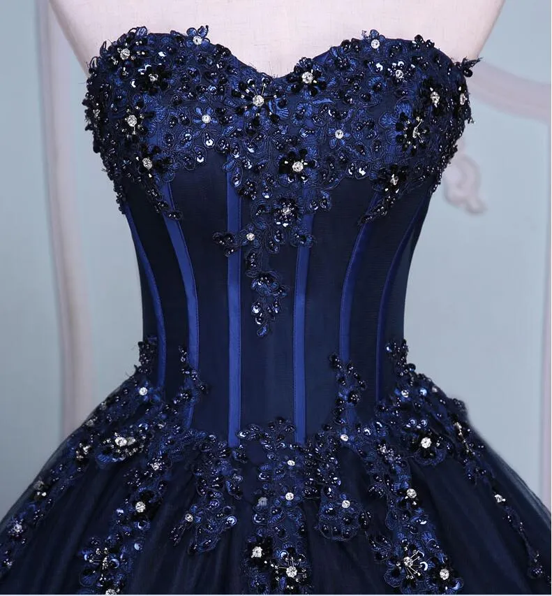 Abito da ballo blu navy Abiti da sposa lunghi colorati Abiti da sposa in pizzo con perline a cuore Corsetto Abiti da sposa non bianchi Non tradizionali