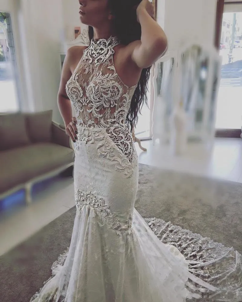 Spitze Neckholder Durchsichtige Brautkleider Sexy Ärmellos Sheer Zurück Bedeckte Knöpfe Meerjungfrau Brautkleider Sweep Zug Hochzeit Vestidos