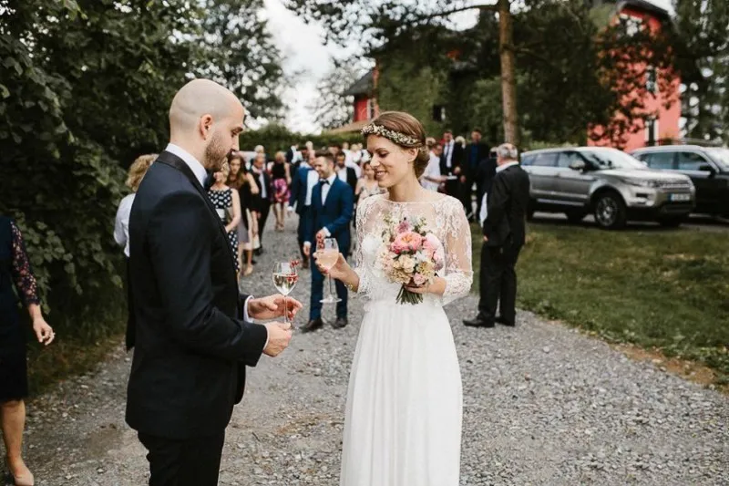 2019 Fall Wedding Dress Jacket Sjalar Sexiga Back Bridal Wraps med Långärmade Skräddarsydda Spetsar Bolero