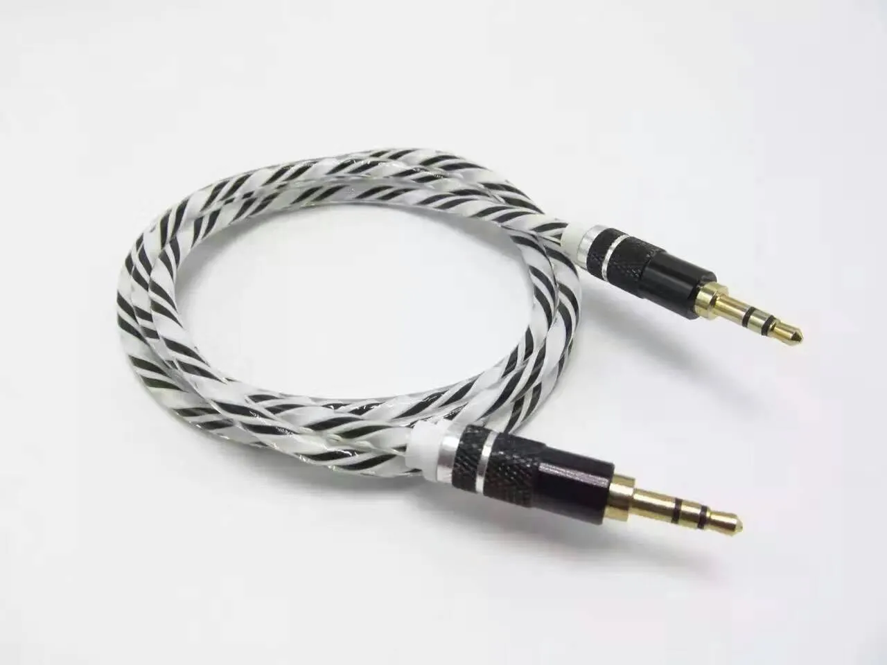 Rianbow Crystal Delicate Bold Aluminum Metal Adapter Cord 3.5mm Stereo Audio AUX Cable 1M 3FT /.