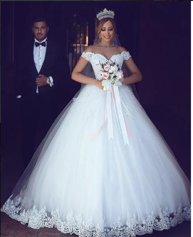 2020 Nouveau modeste pas cher robe de bal arabe robes de mariée, plus la taille dentelle appliques épaule gonflée tulle balayage train robes de mariée formelles