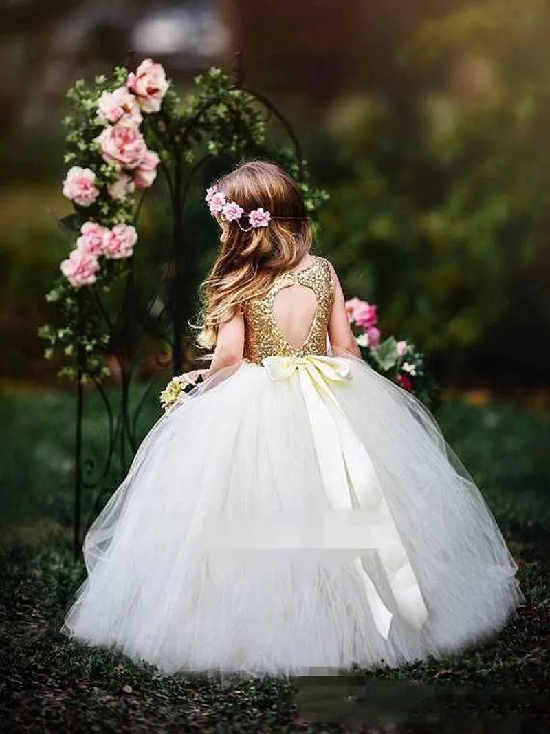 Gouden pailletten Goedkope Bruiloft Bloem Meisjes Jurken voor Country Hollow Back With Sashes Puffy Tulle Girls Birthday First Communion Drure