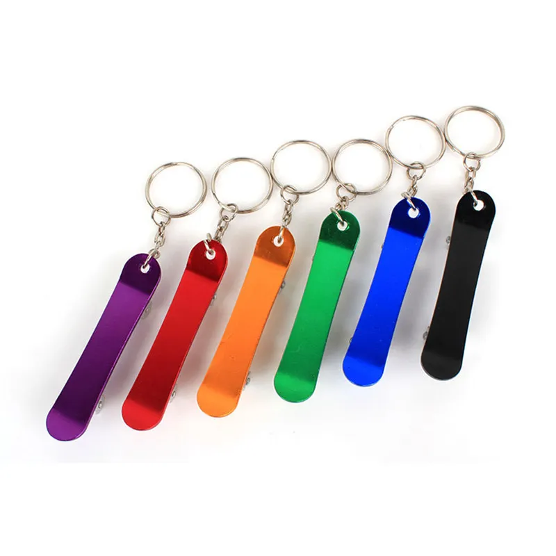 Multifunktionaler Outdoor EDC Opener Entzückender Skateboard -Metallflaschenöffner Keychain Keyring Beer Bar Tool Weihnachten