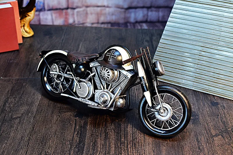 Retro tennplatta motorcykel modell leksak med hjälm, handgjord konst, kreativ prydnad, stor storlek, för fest barn gåva, samla, hem dekoration