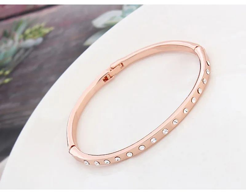 Vente chaude marques célèbres conception bijoux accessoires en gros femmes bracelets de créateur fabriqués avec des éléments autrichiens cristal