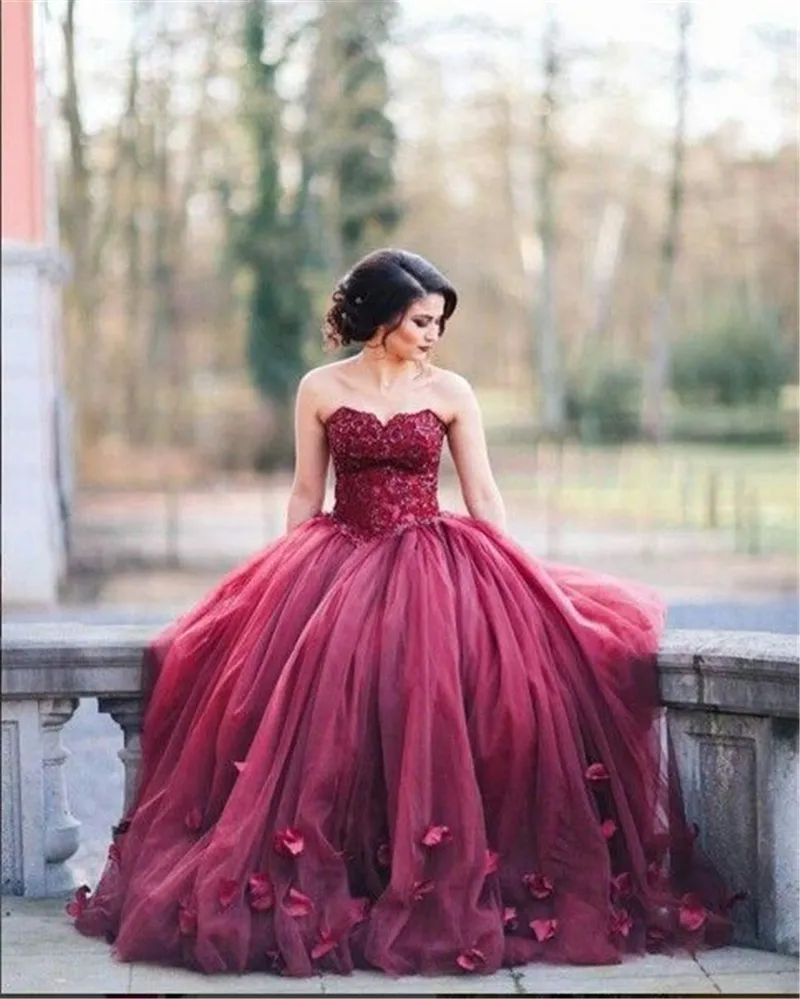 2017 Sexy Burgundia Tanie Suknia Balowa Quinceanera Suknie z aplikacjami Sweet 16 Suknia Lace Up Długość podłogi Vestido de Festa BM75