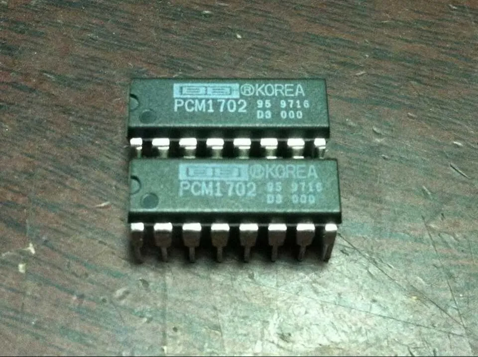 PCM1702. Geïntegreerde schakelingen Chips PCM1702-J PCM1702-L PCM1702-K 20-bit DAC / DUAL IN-LINE 16 PIN DIP PLASTIC PAKKETER, PDIP16 HIFI AUDIO IC
