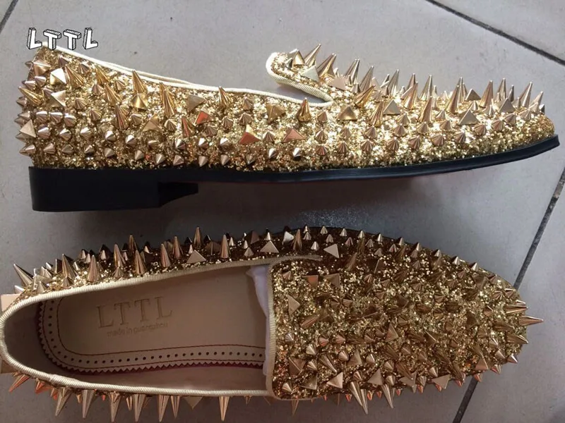 Scarpe da uomo fatte a mano Runway Shinning Studs Scarpe da uomo nere Mocassini con glitter oro da uomo Scarpe scamosciate Rivetti Scarpe da festa