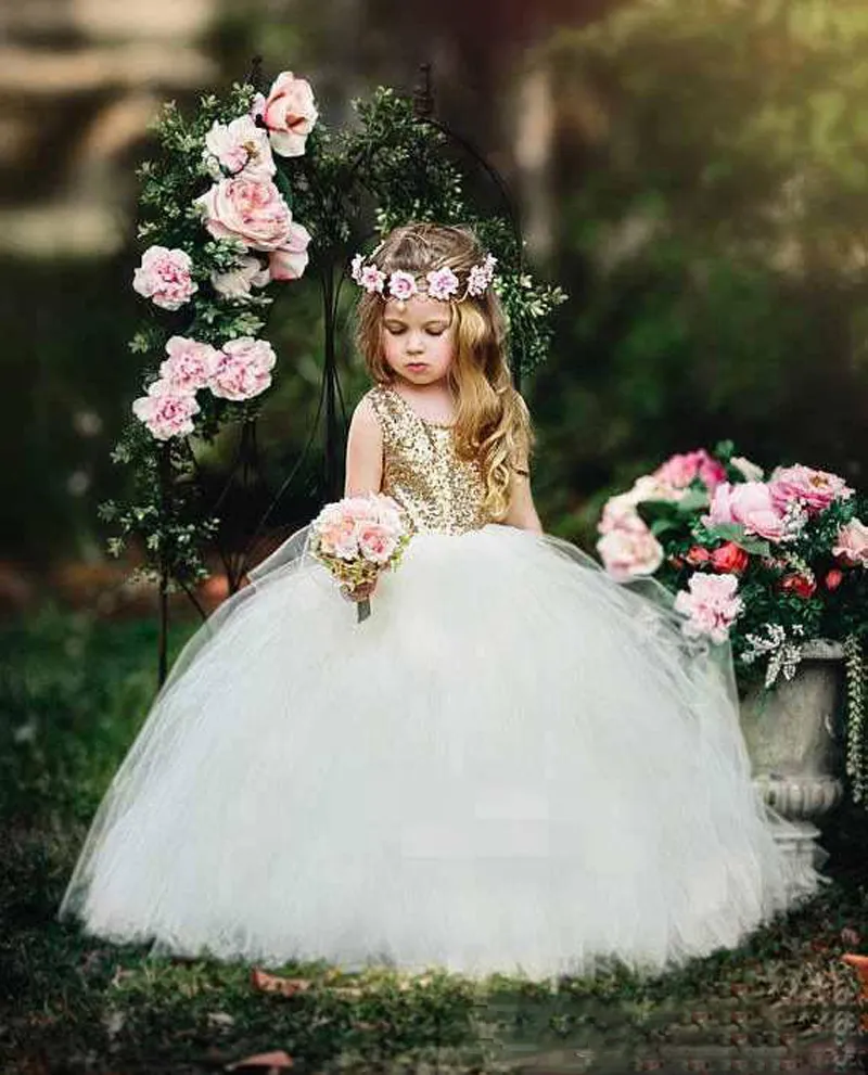 Gouden pailletten Goedkope Bruiloft Bloem Meisjes Jurken voor Country Hollow Back With Sashes Puffy Tulle Girls Birthday First Communion Drure