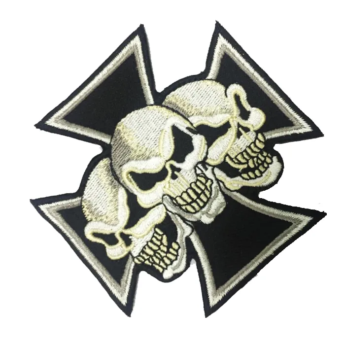 Fantastiskt maltesiskt kors Devil Triple Skulls Kristen Broderad Patch Stryk På Sy På Patch För Biker Kläder Jacka Väst S3065