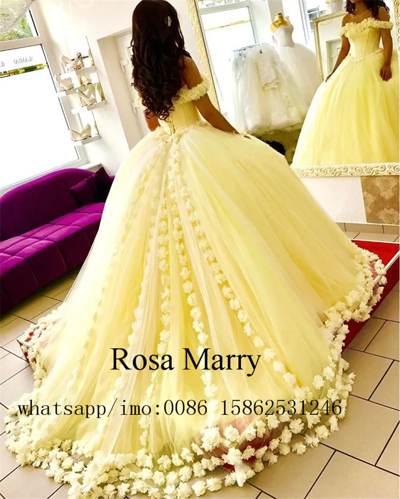 2019 Abito da ballo giallo Abiti Quinceanera 3D Fiori fatti a mano con spalle scoperte Sweet 16 Plus Size Principessa Tulle Abiti da ballo in maschera economici