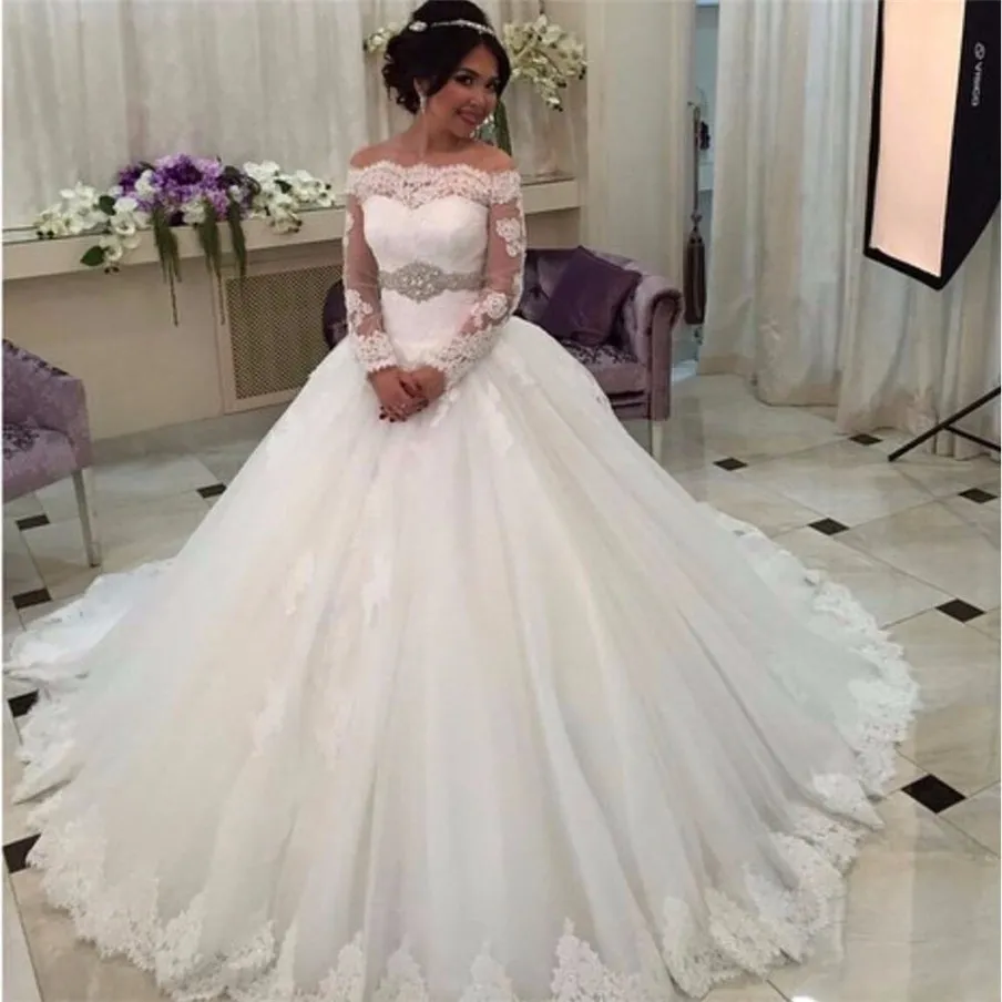 Arabie saoudite hors de l'épaule robes de bal désherbage robe de luxe à manches longues robes de mariée dentelle robe de mariée perles ceinture