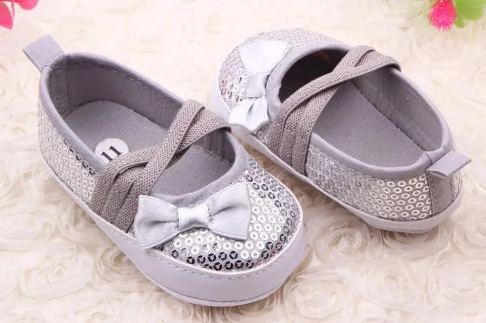 2017 Kinder Mädchen Party Bling Spangle Bowknot Gürtel Schuhe 3 Farbe Weichbesohlte Schuhe Prewalker Baby Gehende Rutschfeste Schuhe B4632