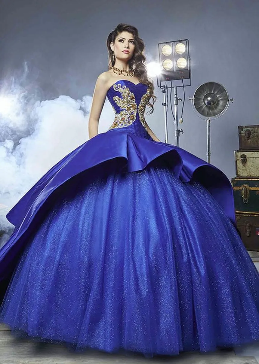 Königsblaues Ballkleid Quinceanera-Kleider, Herzausschnitt, Stickerei-Applikationen, Perlenstickerei, Gold-Satin-Tüll, Luxus-Bonbon-16-Kleider, Sweep-Zug