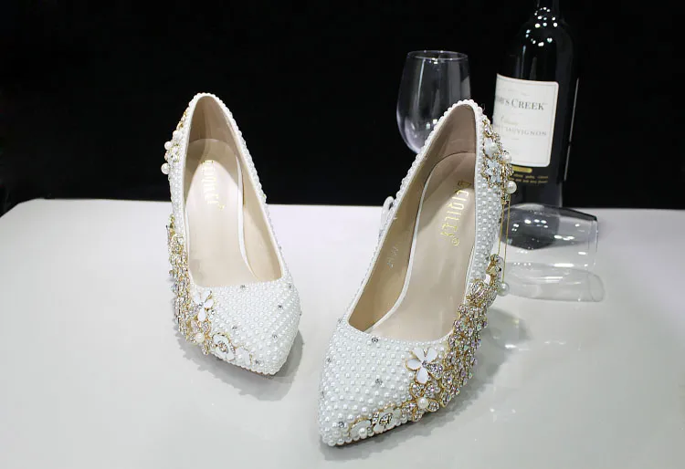 Luxo Pearls Ivory Wedding Shoes para Cristais de noiva Prom Saltos Altos Clover Rhinestones Plus Size Sapatos de dedo pontiagudos 285D