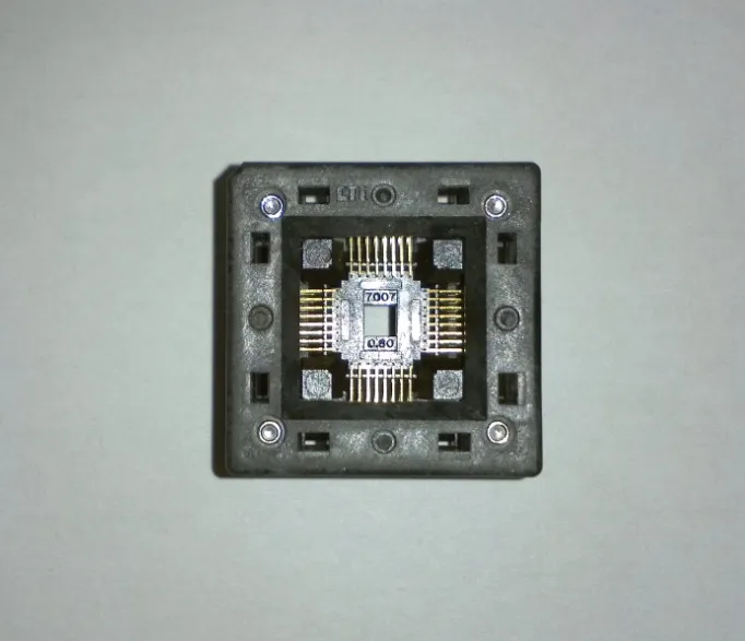 Wells-CTI IC Testuttag 7007-032-6-7A QFP32PIN 0.8mm Pitch Open Top Burn In Socket