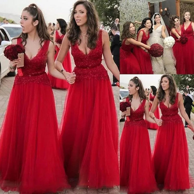 Rote Pailletten Land Brautjungfernkleider V-Ausschnitt Spitze Hochzeit Gast Kleid Bodenlangen Tüll Dügmädchen der Ehrenkleider