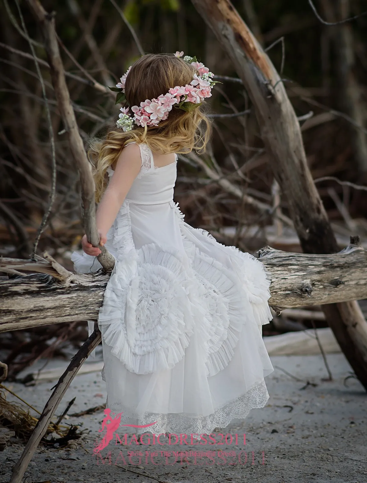 Gorgeous White Flower Girls 'Vestidos para boda 2019 Square Lace Ruffles Niños Ropa formal Sin mangas Long Beach Girl's Pageant Vestidos