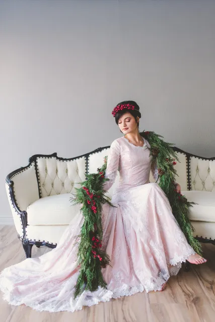 Roze zeemeermin kant bescheiden trouwjurken met lange mouwen juweel nek bohemian bruidsjurken op maat gemaakte landelijke stijl