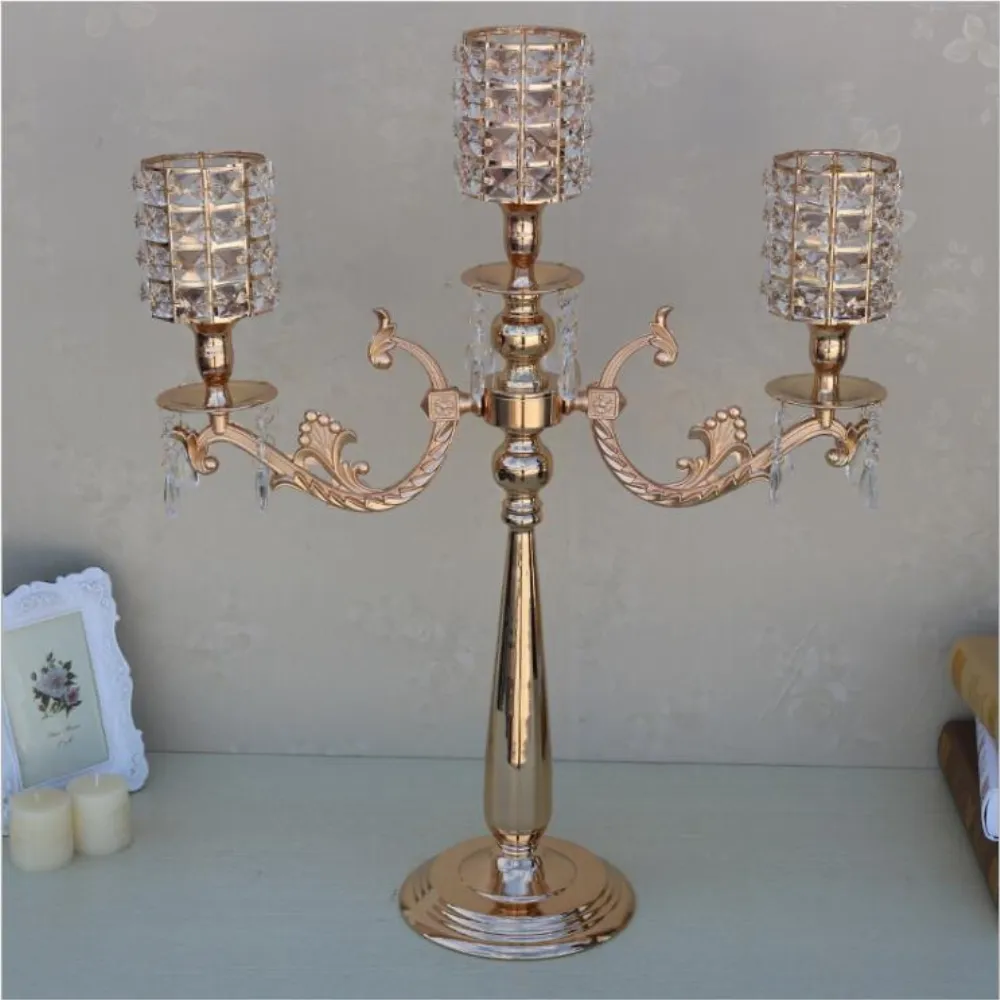 Goud 3 armen Candelabra 67 cm Lange metalen kaarshouder voor bruiloft tafel / evenementen / party centerpiece / home decor 10 stks / partij