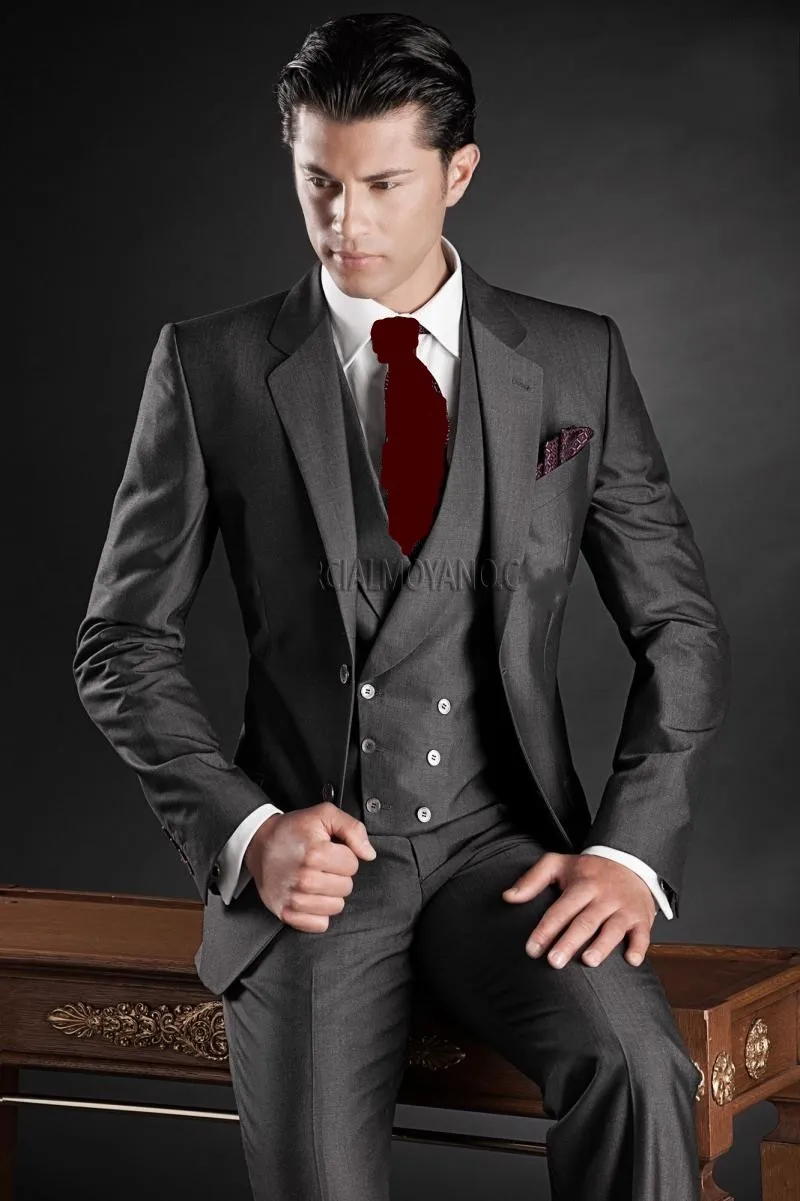 Ny design Två knapp mörkgrå brudgum Tuxedos Groomsmen Bästa Man Passar Mens Bröllop Blazer Passar (Jacka + Byxor + Vest + Tie) Nr: 558