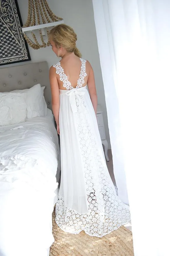 2019 Ny ankomst Boho Flower Girl Dress for Wedding Beach V Neck A Line Spets och Chiffon Kids White Wedding Dresses Custom Made1803339