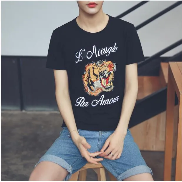 2017 NUOVA vendita calda T-shirt da uomo a maniche corte in cotone elasticizzato Jersery Tee da uomo ricamo tigre stampato uccello serpente girocollo casual top maschile