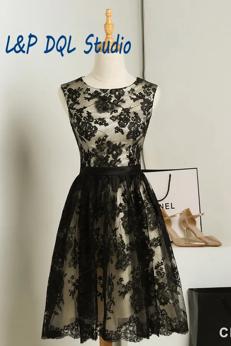 Elegant Black Lace Party Dress Scoop Zipper Back Knee-length Short Cocktail Dresses Summer Floral Lace Party Gowns Cheap