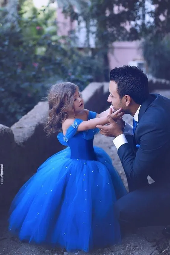 Azul Royal Princesa Do Casamento Vestidos Da Menina de Flor Puffy Tutu Fora Do Ombro Cristais Brilhantes 2019 Pagot Toddler Little Girls Comunhão Vestido