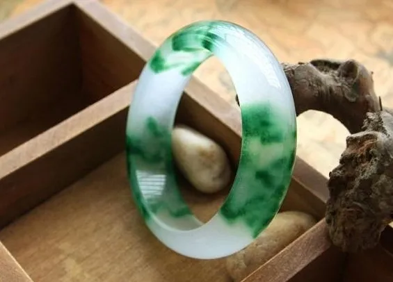 The natural white jade green widen bracelets Beautiful woman should