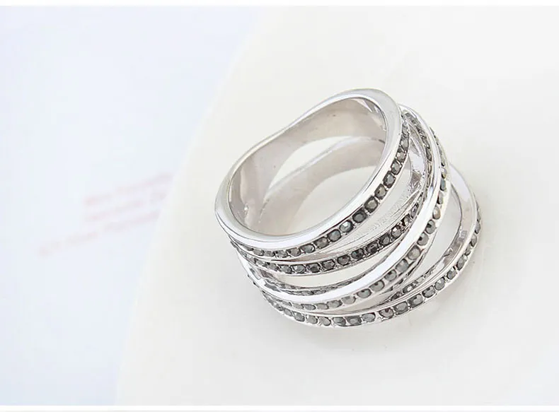 Ny ankomst för berömda varumärken Design Nickel Plated Spiral Wedding Rings tillverkade med österrikiska element Crystal Gift9187297