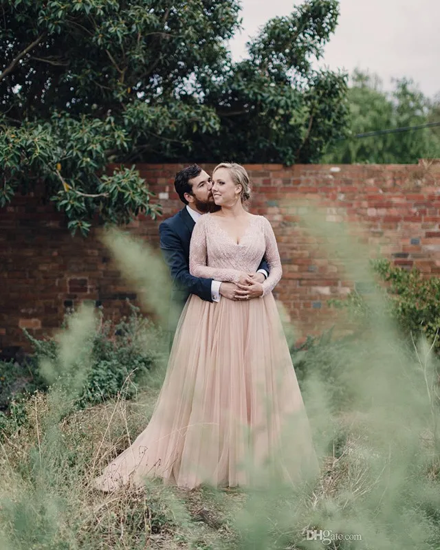 2017 manches longues, plus la taille robes de mariée en tulle a-ligne pays dentelle robes de mariée paillettes dentelle haut jardin robes de mariée col en V sur mesure