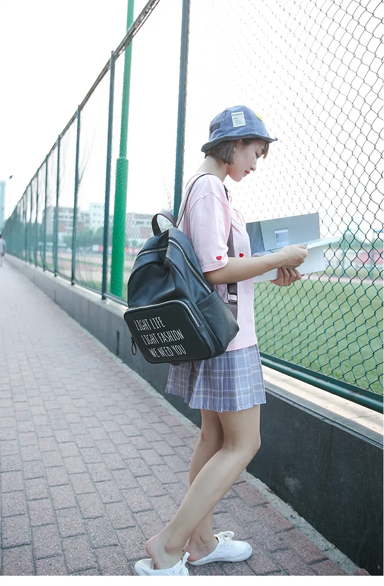 2017 fahion europa stil skolväska mode designers handväskor ryggsäck unisex axelväska ryggsäckar imitation märken pu gratis frakt