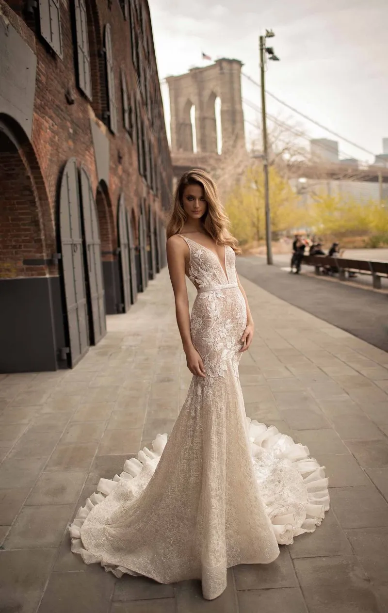 Berta Neckline Deckline Syrenka Suknia Ślubna Delikatne Sash Aplikacje Suknie Ślubne Sweep Sweep Train Backless Robe de Mariée