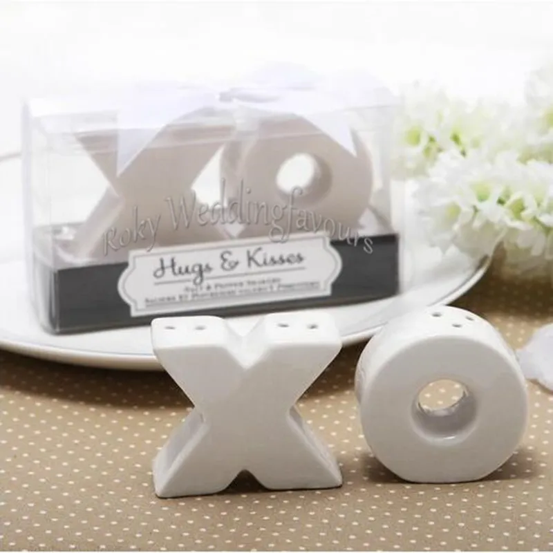 FREE SHIPPING 100PCS=50sets Hugs and Kisses Ceramic Salt and Pepper Shaker Wedding Favors Party Events Giveaways Party Table Setting Ideas