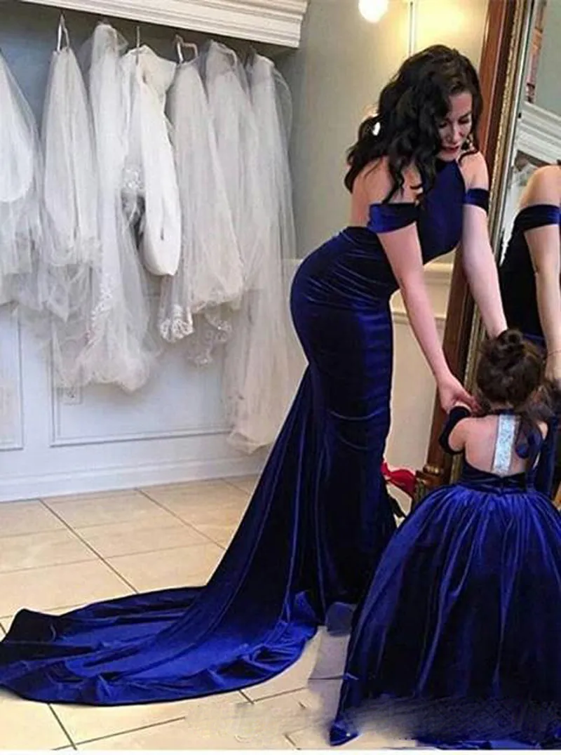 2018 Royal Blue Velvet Prom Klänningar Kina Handgjorda High Neck Elegant Arabisk Evening Kappor Domstol Tåg Ruffle Formell Party Gowns Backless