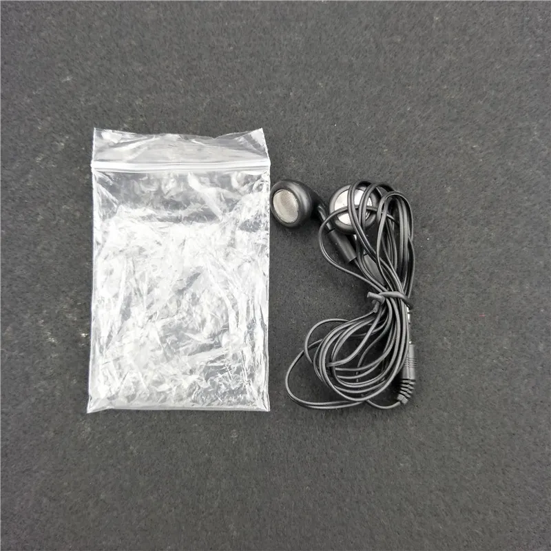 Whole 35mm Bulk Earphones Earbuds Headphones Headsets black white color for cell phone mp3 mp4 lot4245709